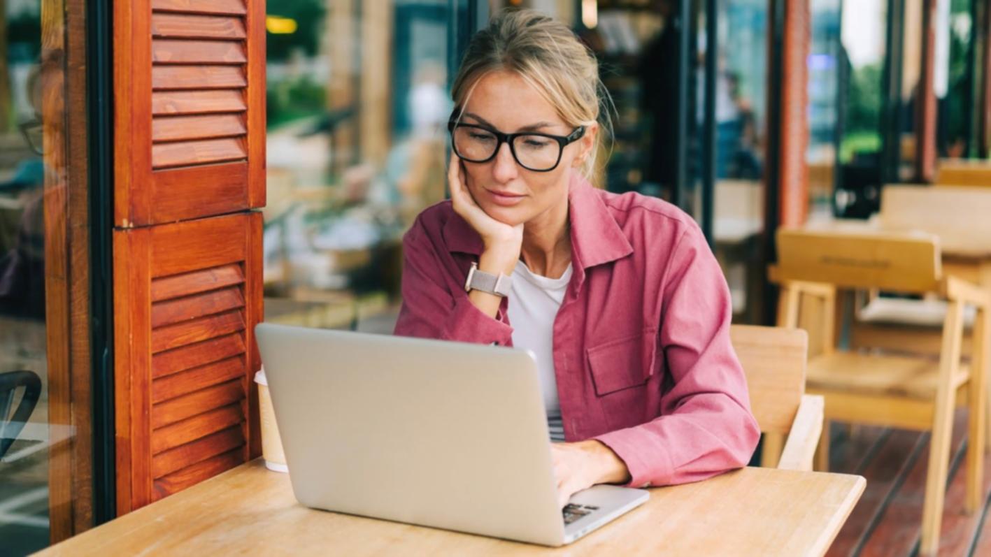 Workshop-Umgebung mit strukturierten Materialien